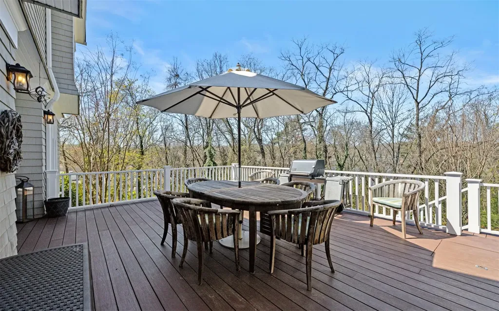 164 Colonial Parkway Manhasset NY 11030
