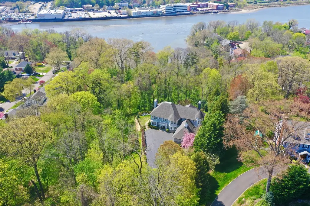 164 Colonial Parkway Manhasset NY 11030