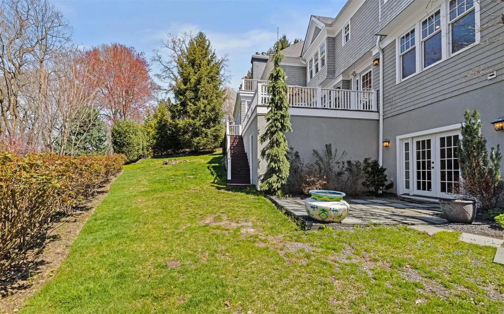 164 Colonial Parkway Manhasset NY 11030