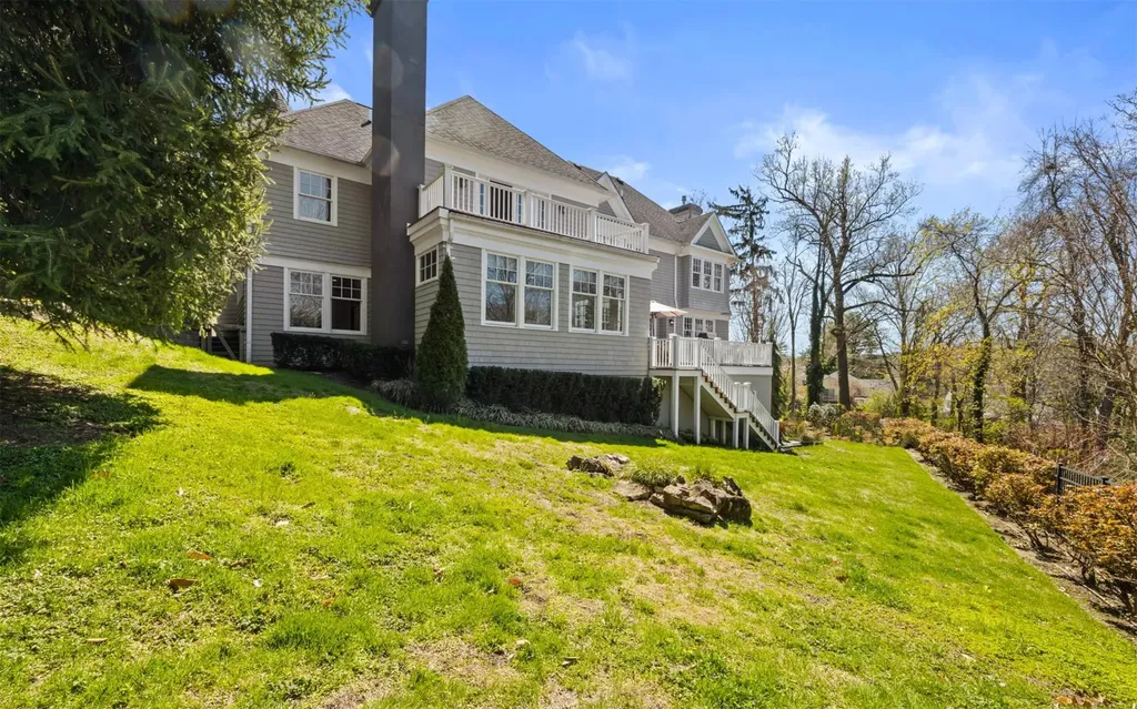 164 Colonial Parkway Manhasset NY 11030