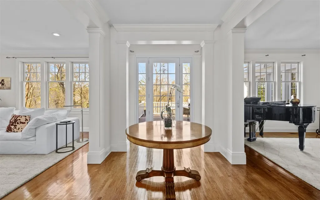 164 Colonial Parkway Manhasset NY 11030