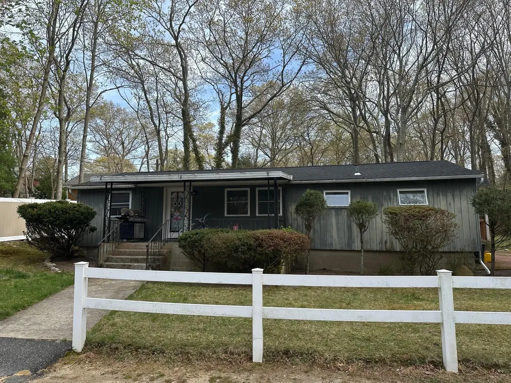 5 4th Street Wading River NY 11792