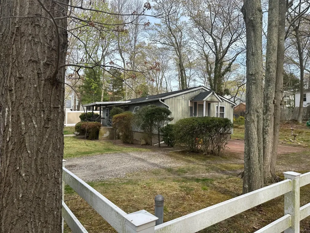5 4th Street Wading River NY 11792