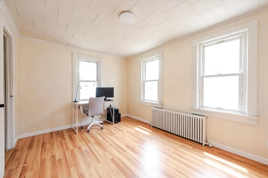 8 Alton Road Babylon NY 11702