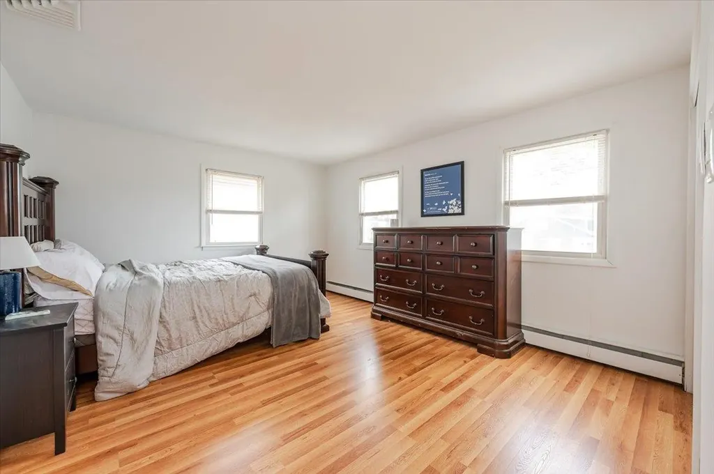 8 Alton Road Babylon NY 11702