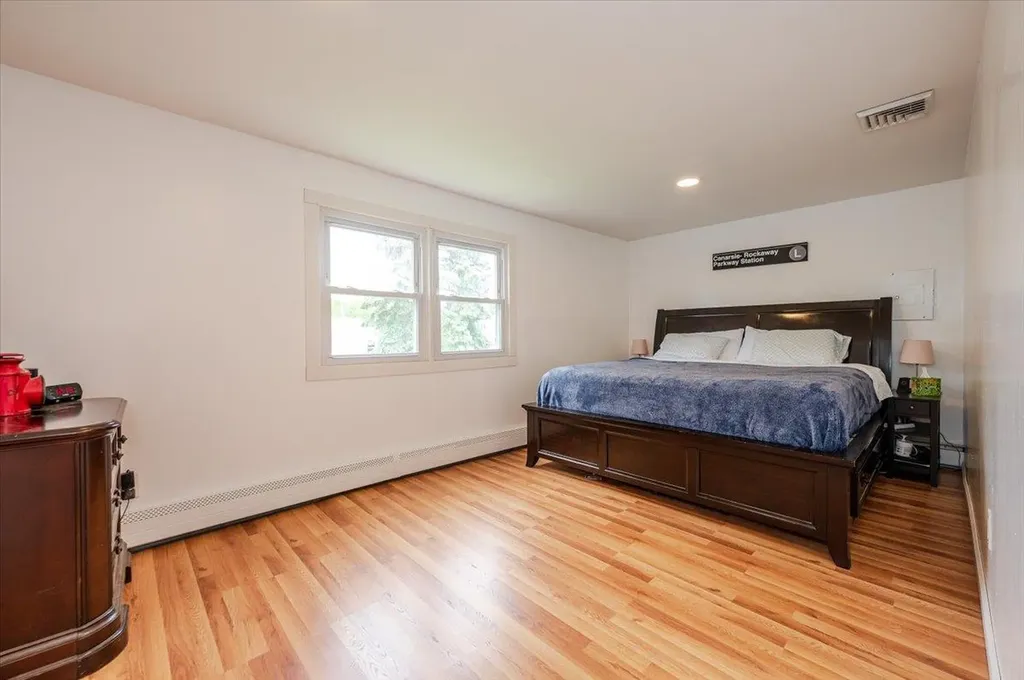 8 Alton Road Babylon NY 11702