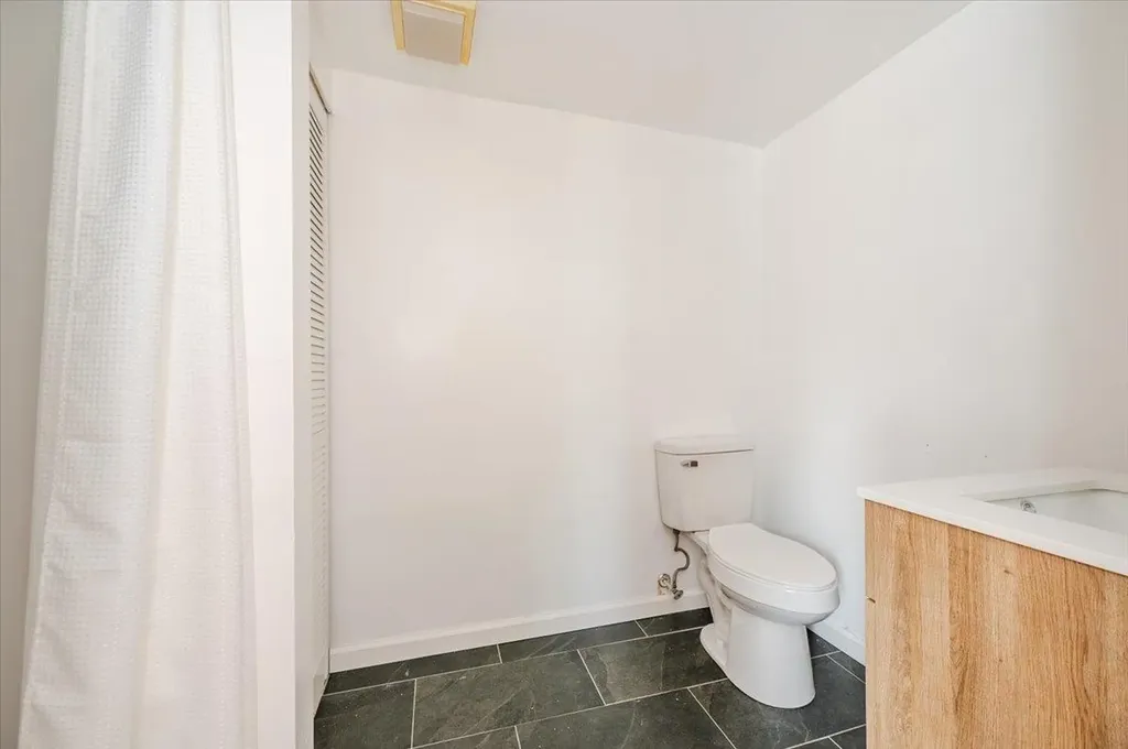 8 Alton Road Babylon NY 11702