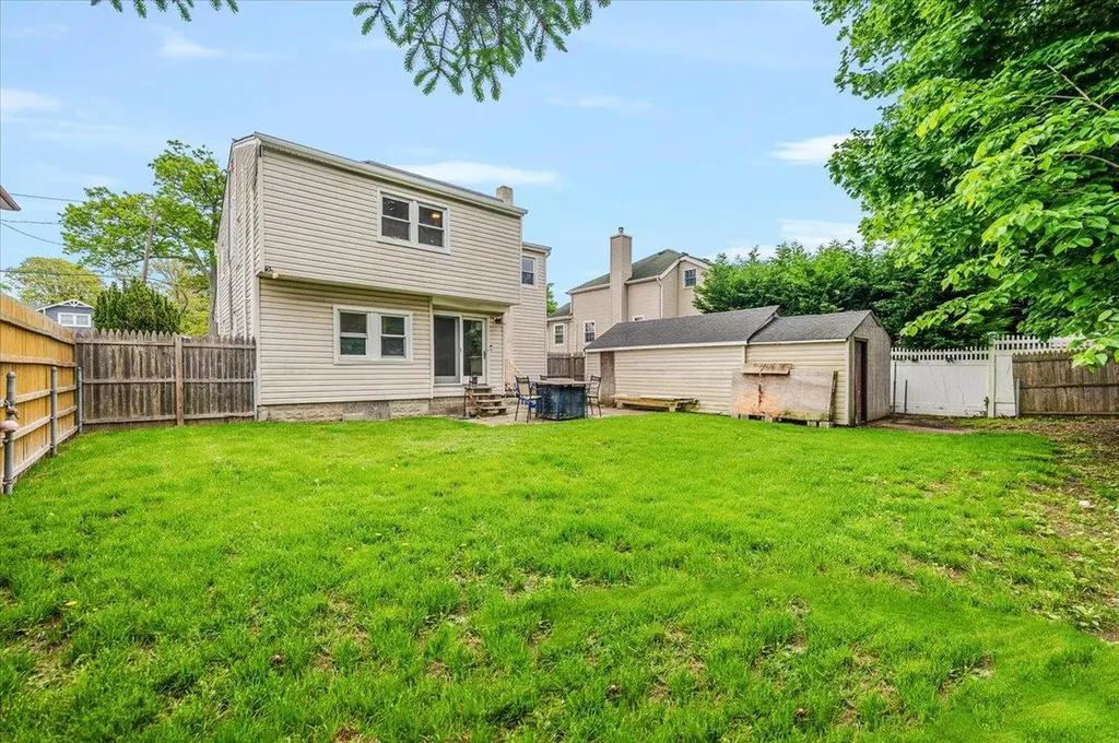 8 Alton Road Babylon NY 11702