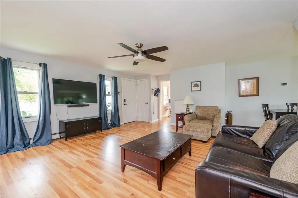 8 Alton Road Babylon NY 11702