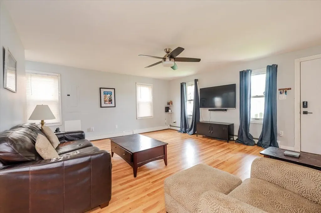 8 Alton Road Babylon NY 11702