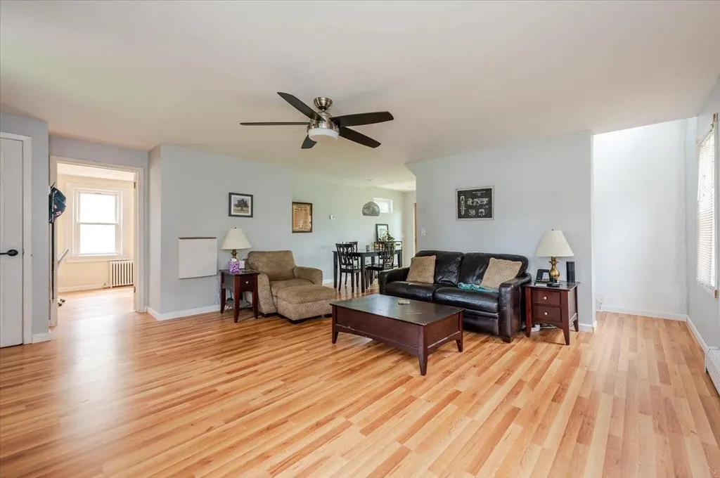 8 Alton Road Babylon NY 11702
