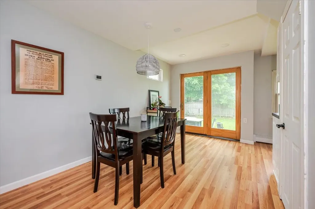 8 Alton Road Babylon NY 11702