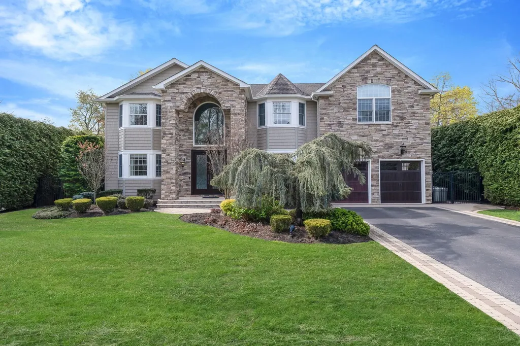 184 Hickory Lane Smithtown NY 11787