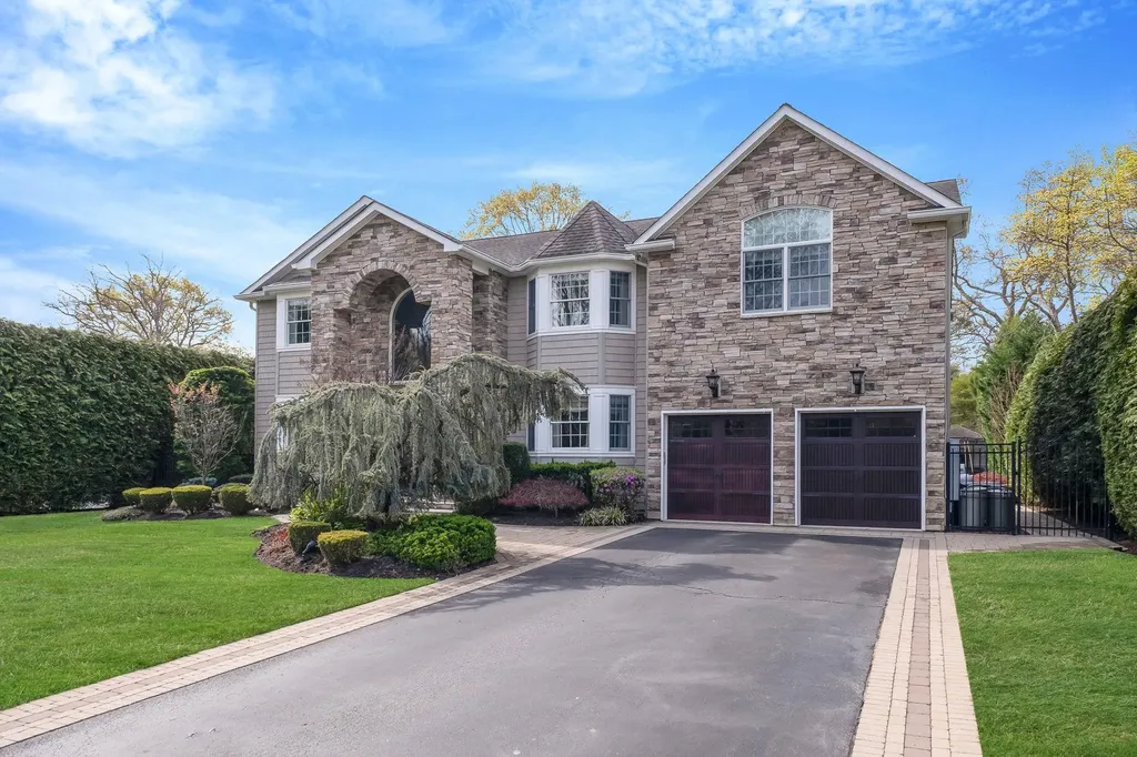 184 Hickory Lane Smithtown NY 11787