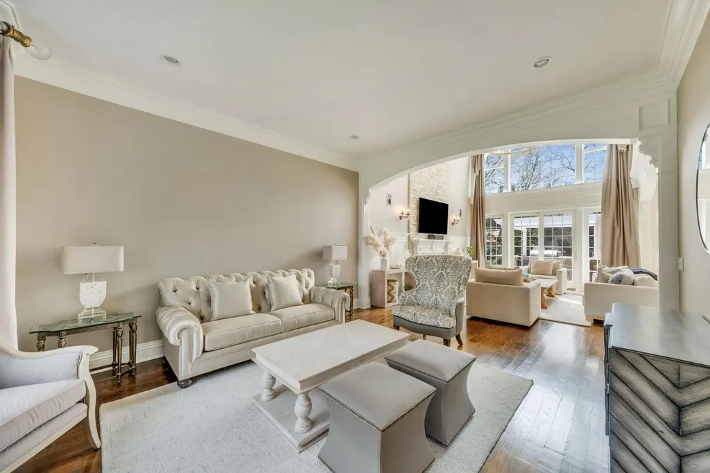 184 Hickory Lane Smithtown NY 11787