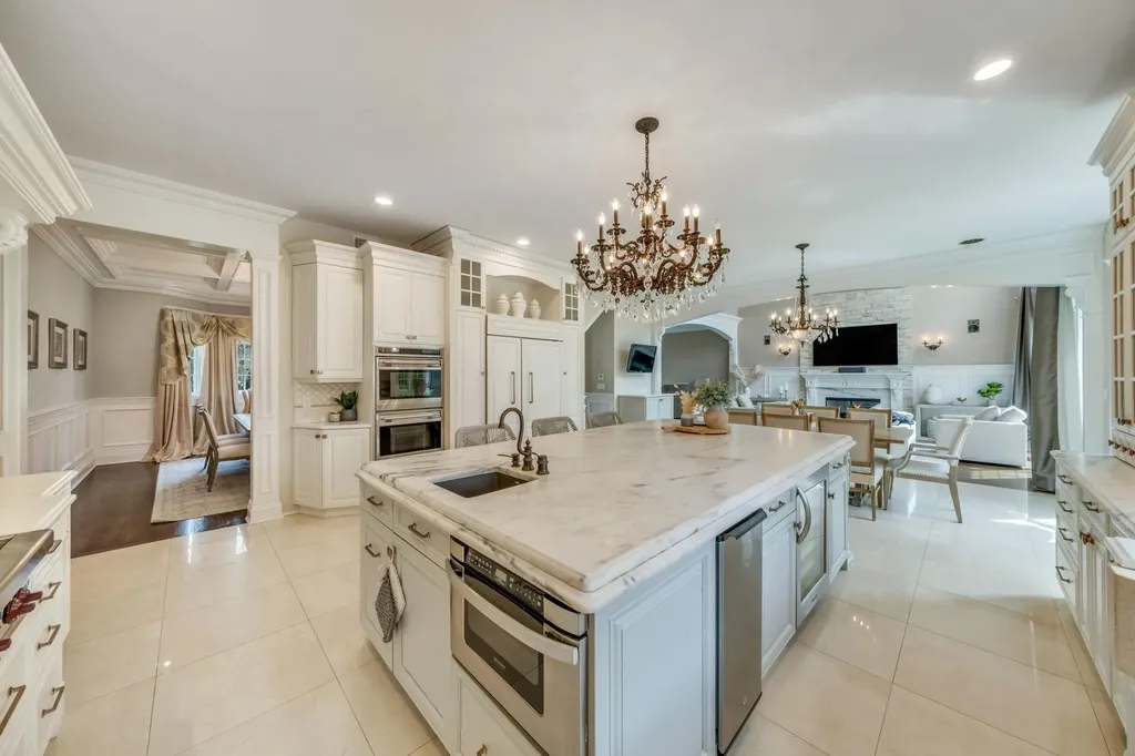 184 Hickory Lane Smithtown NY 11787