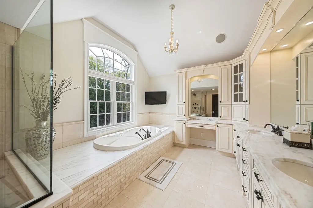 184 Hickory Lane Smithtown NY 11787
