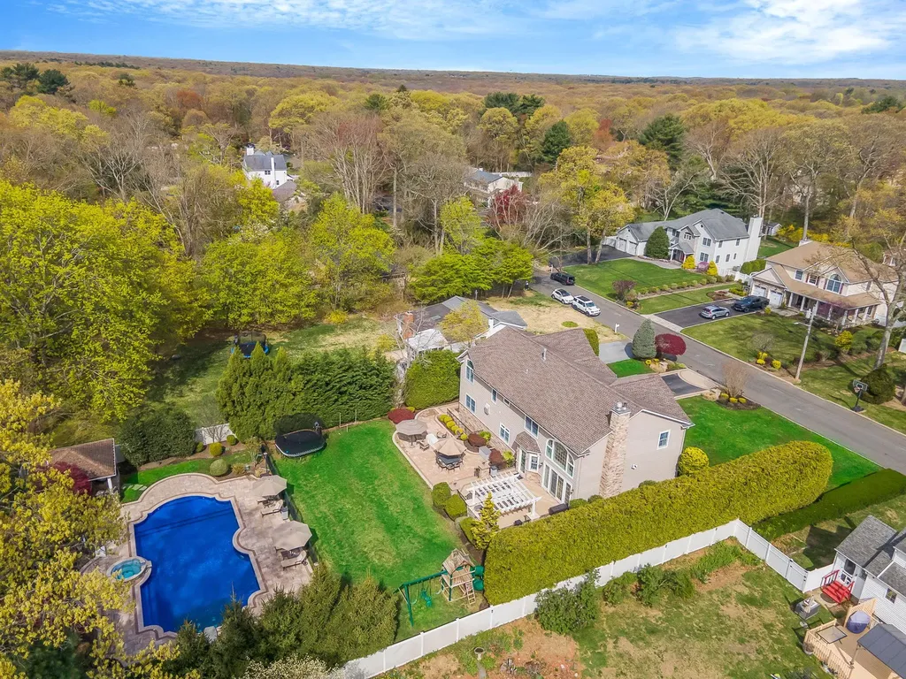 184 Hickory Lane Smithtown NY 11787