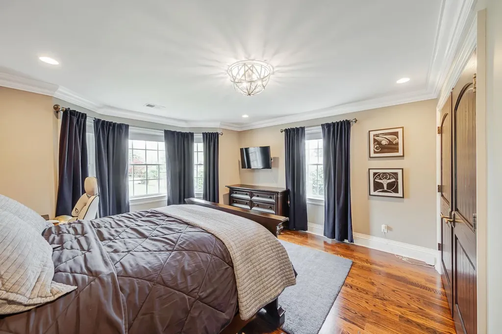 184 Hickory Lane Smithtown NY 11787