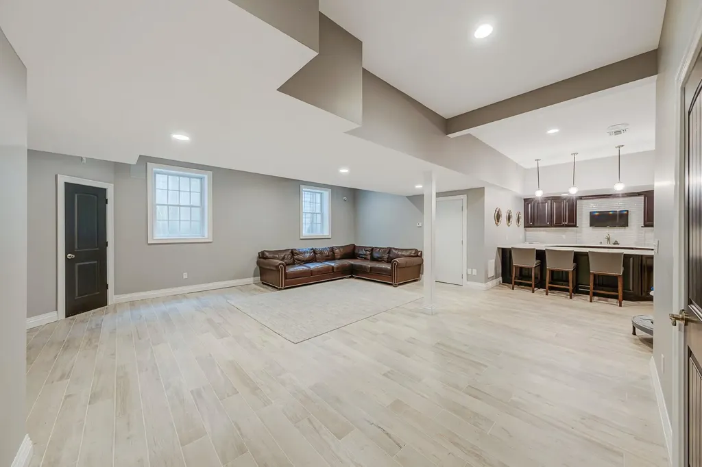 184 Hickory Lane Smithtown NY 11787