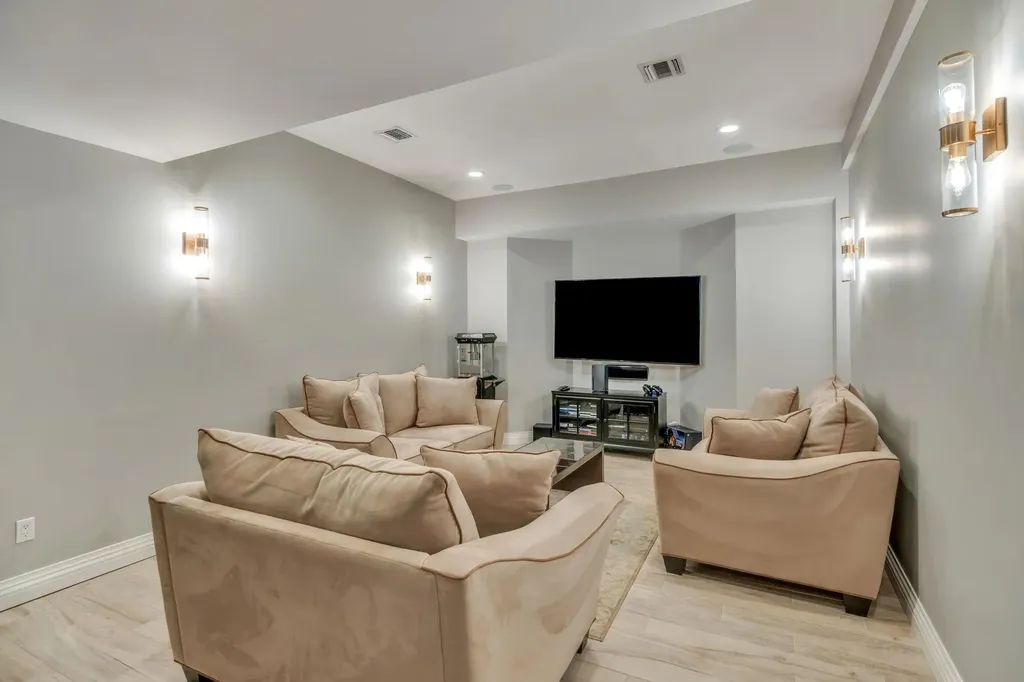 184 Hickory Lane Smithtown NY 11787