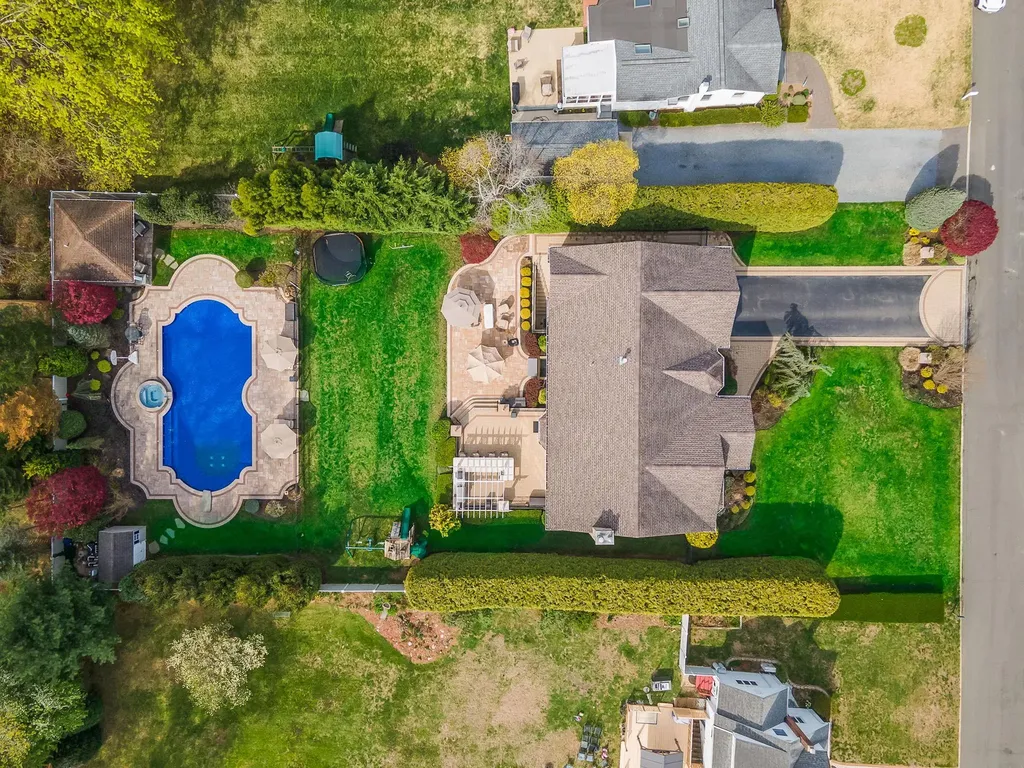 184 Hickory Lane Smithtown NY 11787