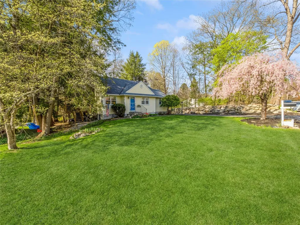 8 Saint Michaels Terrace Carmel NY 10512