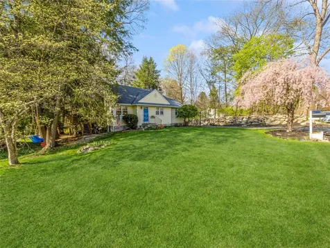 8 Saint Michaels Terrace Carmel NY 10512