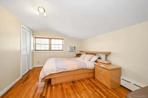 67-52 212th Street Bayside NY 11364