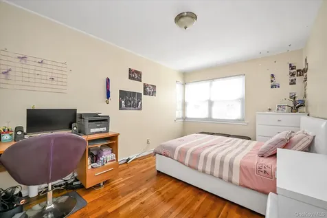 67-52 212th Street Bayside NY 11364