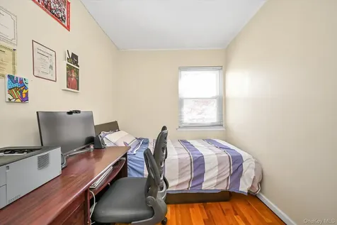 67-52 212th Street Bayside NY 11364