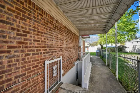 67-52 212th Street Bayside NY 11364