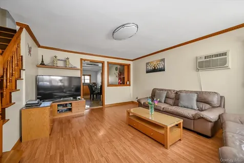 67-52 212th Street Bayside NY 11364