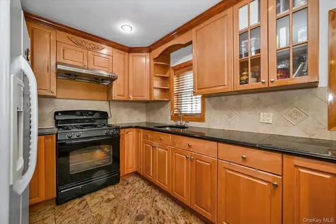 67-52 212th Street Bayside NY 11364