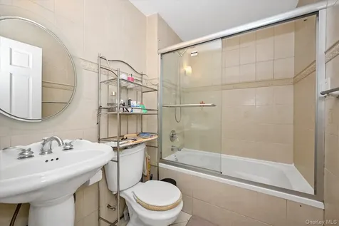 67-52 212th Street Bayside NY 11364