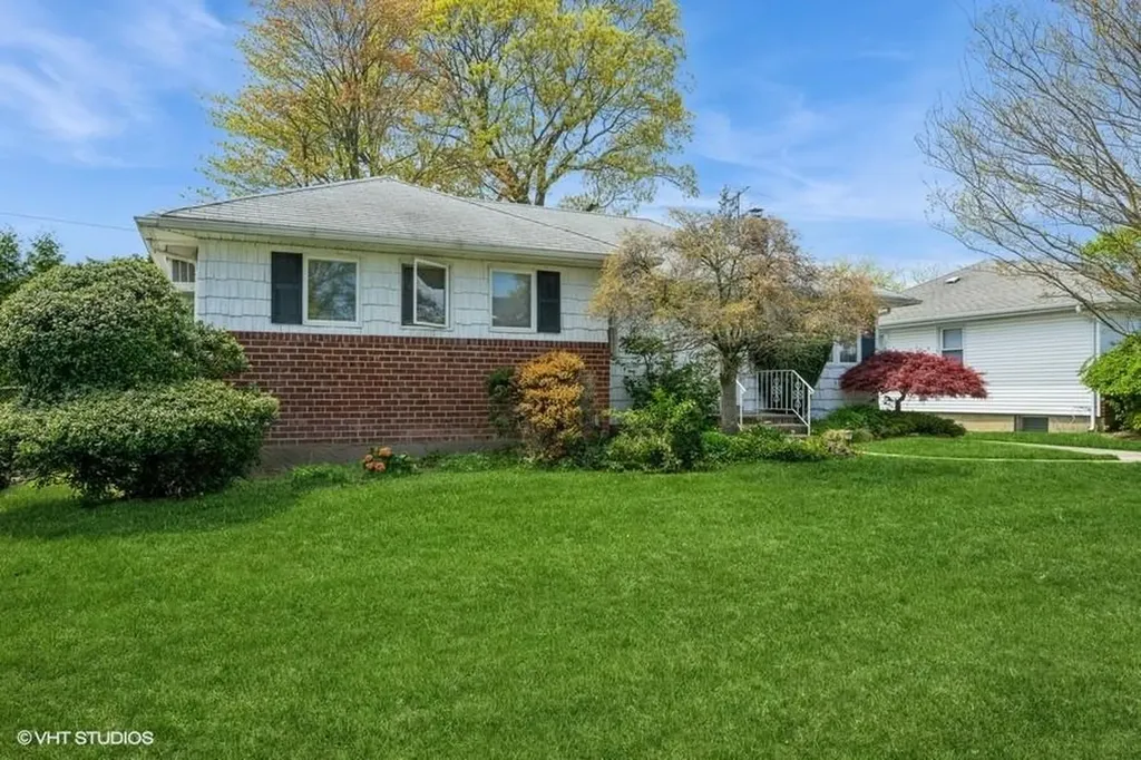 1024 Johnston Avenue Wantagh NY 11793