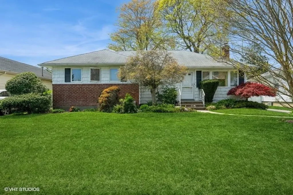1024 Johnston Avenue Wantagh NY 11793