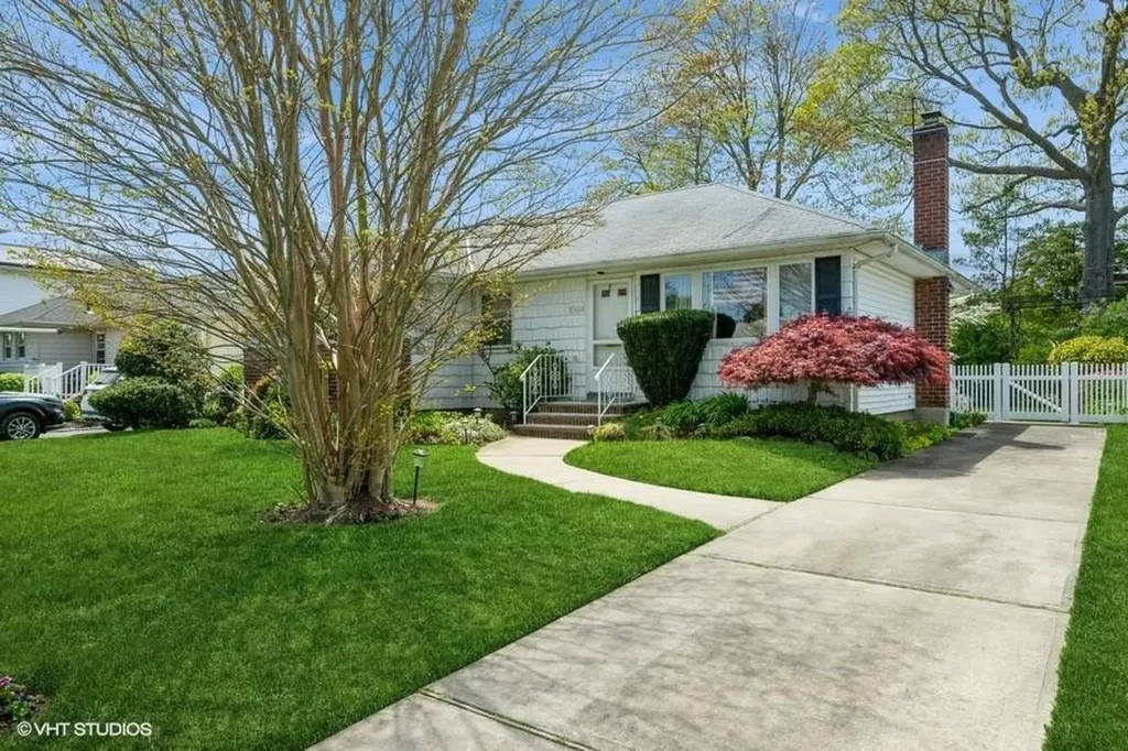 1024 Johnston Avenue Wantagh NY 11793