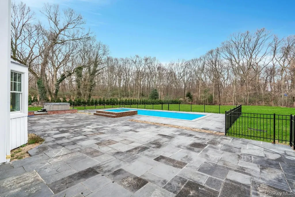 539 Split Rock Road Syosset NY 11791