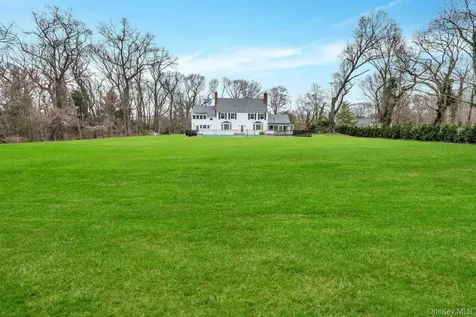 539 Split Rock Road Syosset NY 11791