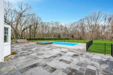 539 Split Rock Road Syosset NY 11791