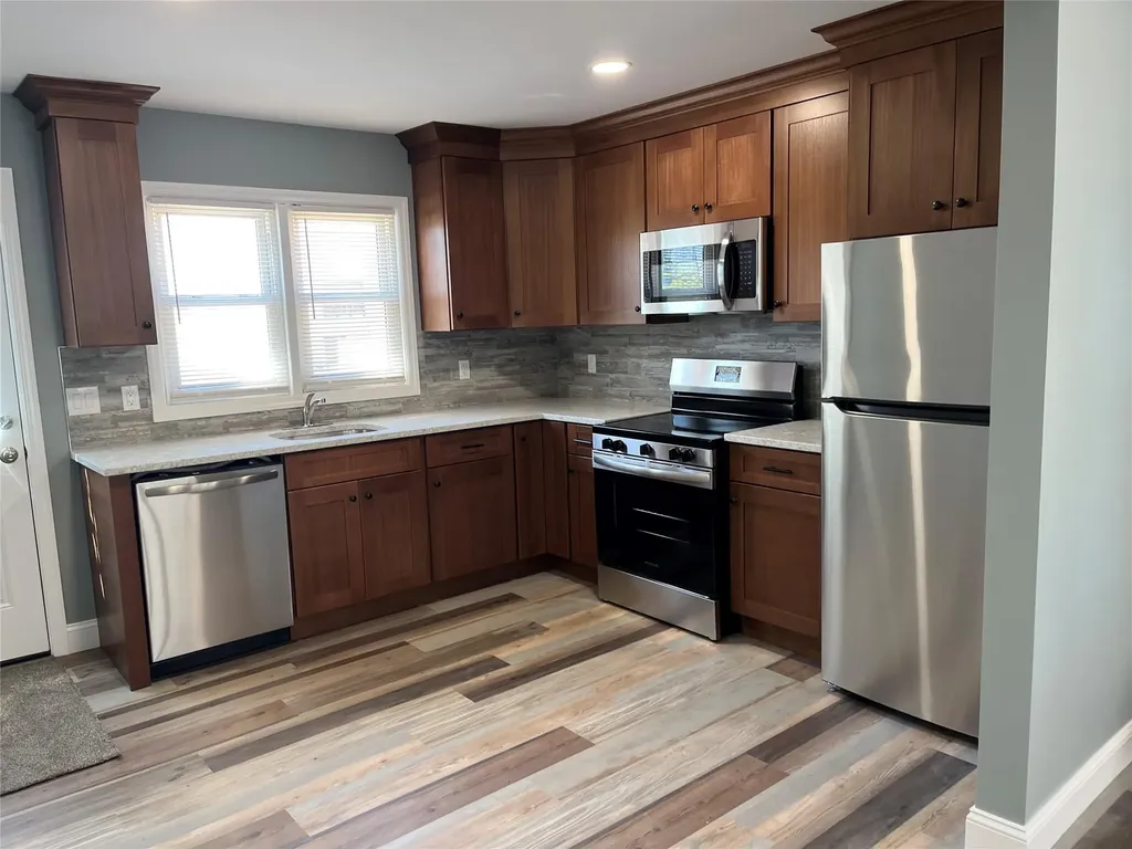 8 De Kay Place Deer Park NY 11729