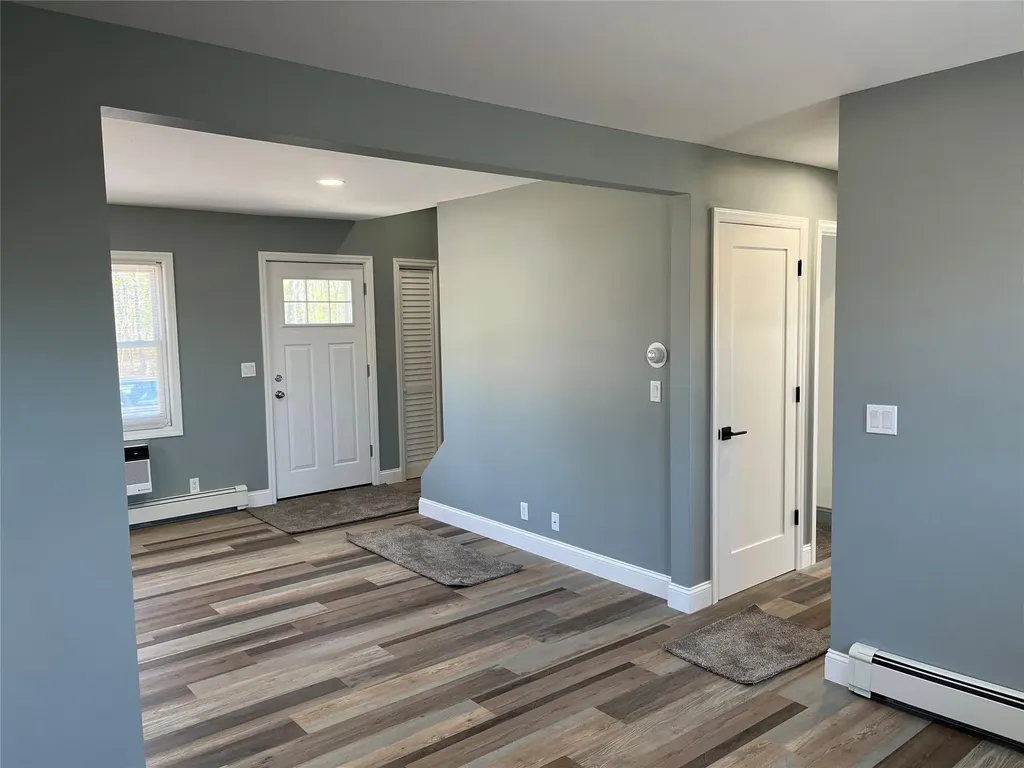 8 De Kay Place Deer Park NY 11729
