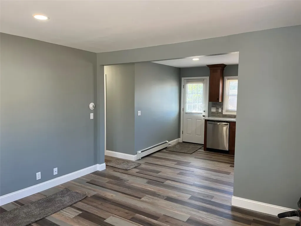 8 De Kay Place Deer Park NY 11729