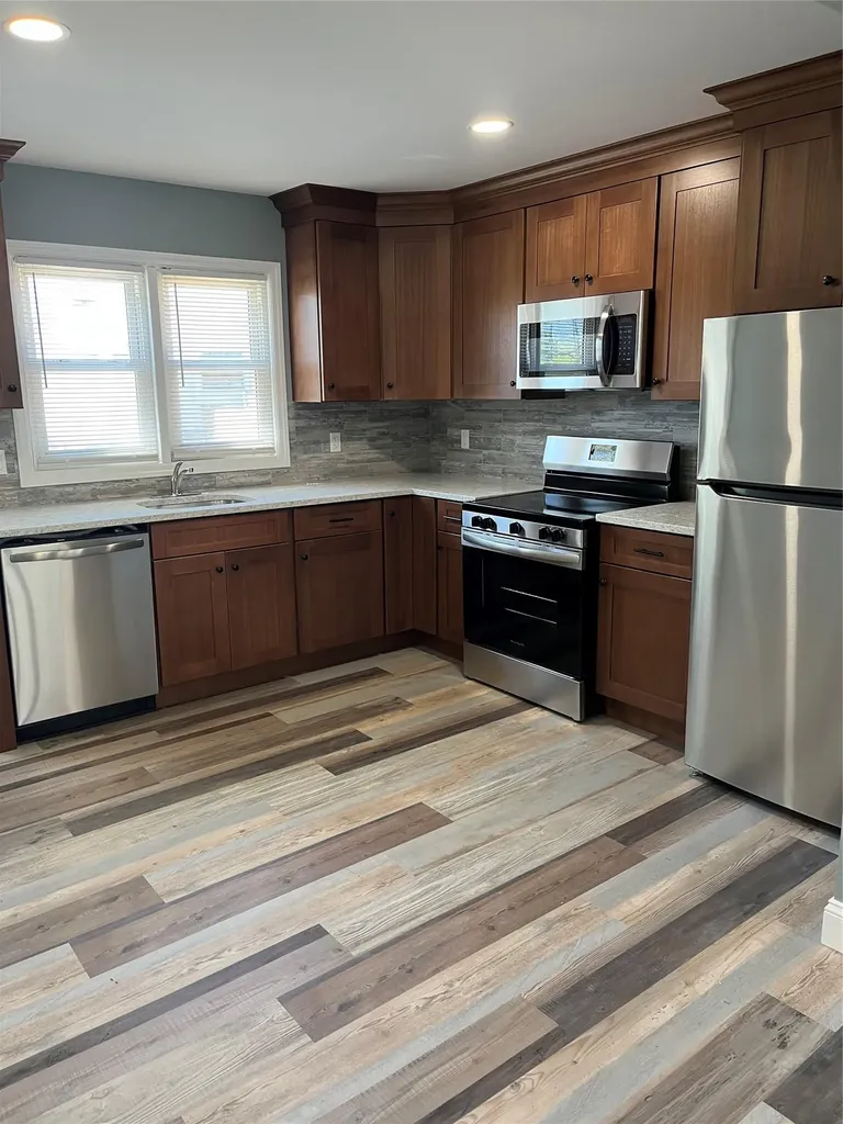 8 De Kay Place Deer Park NY 11729