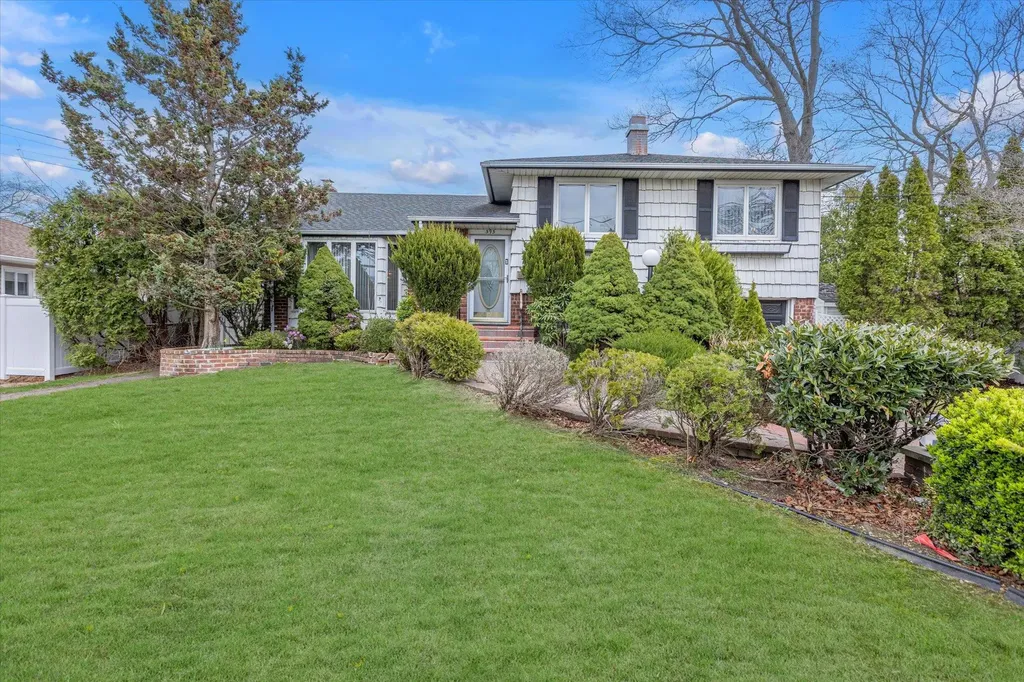 595 Saint George Avenue Babylon NY 11703