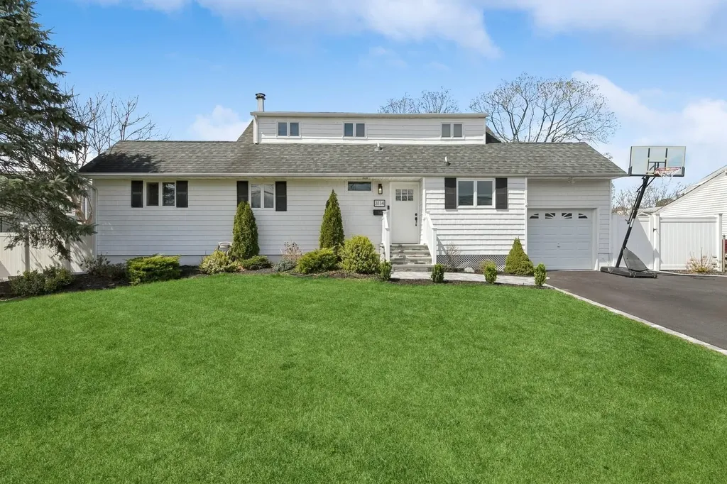3114 Heather Avenue Medford NY 11763