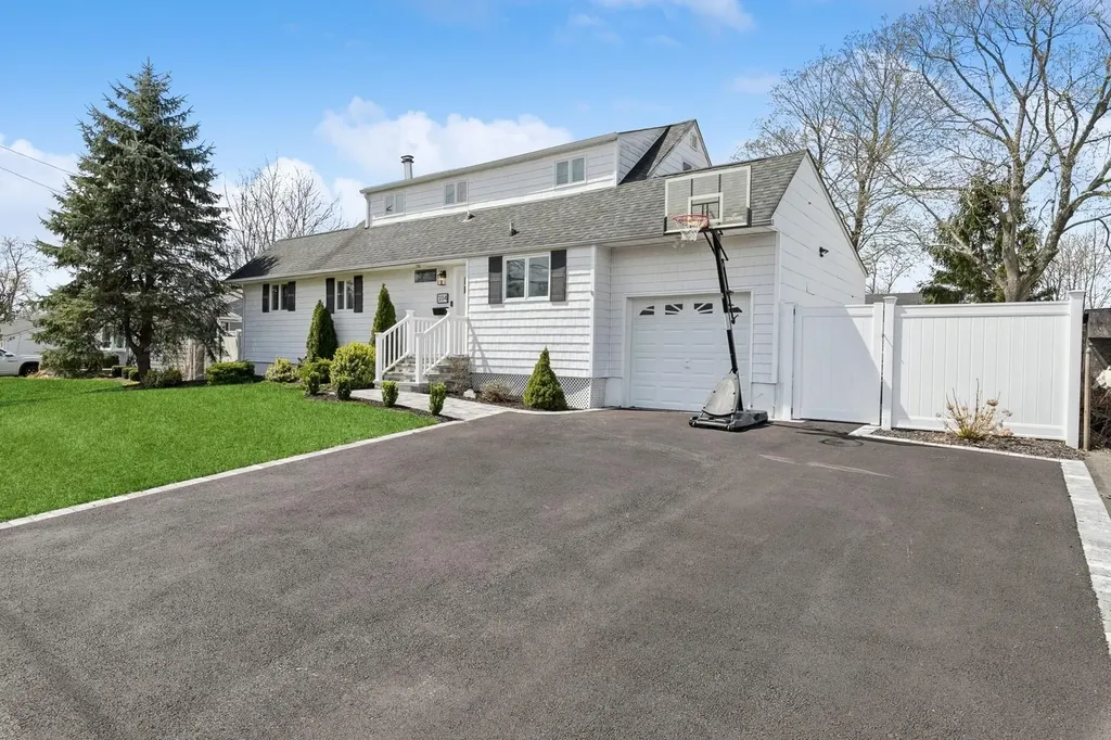 3114 Heather Avenue Medford NY 11763