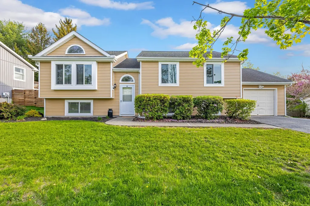 13 Iris Circle Beacon NY 12508