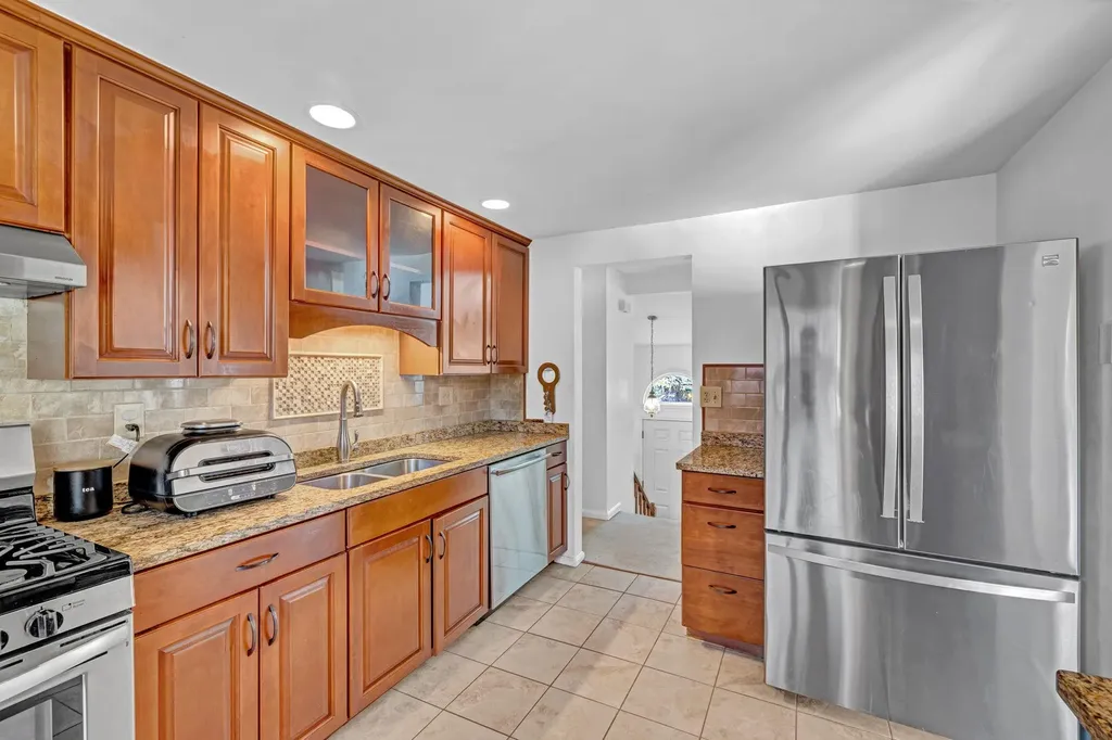 13 Iris Circle Beacon NY 12508
